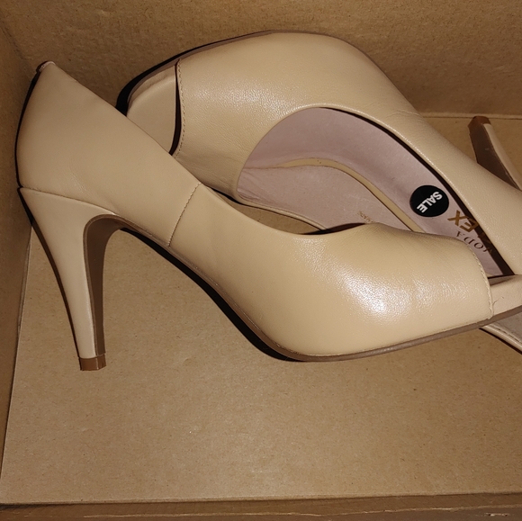 le Chateau Shoes - Shoes.